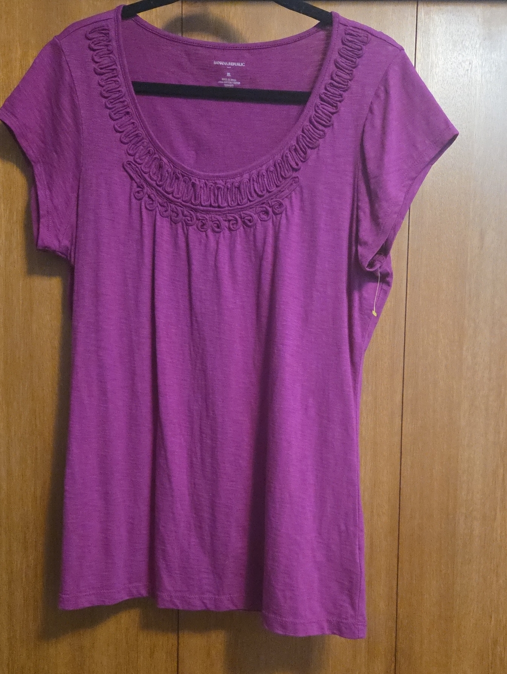 Banana Republic Magenta Scoop Neck Short Sleeve Top with Loop Trim